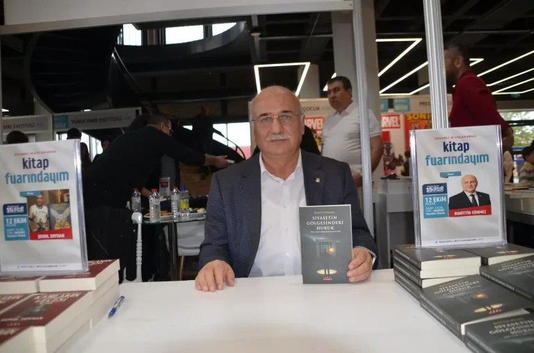 Av. Ruhittin Sönmez Kocaeli Kitap Fuarında İlk Kitabını İmzaladı